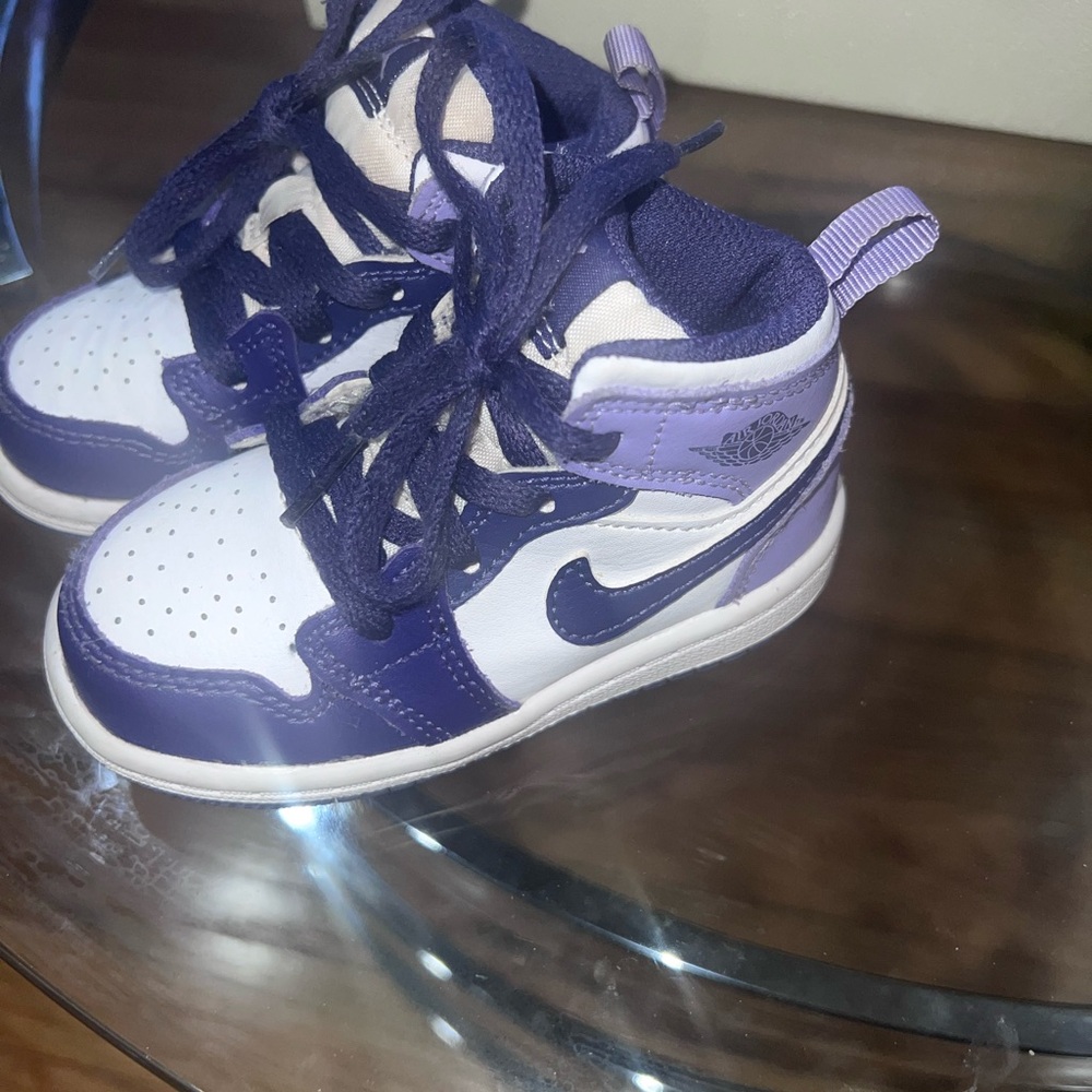Air jordan 1 lilac purple and white size 6C